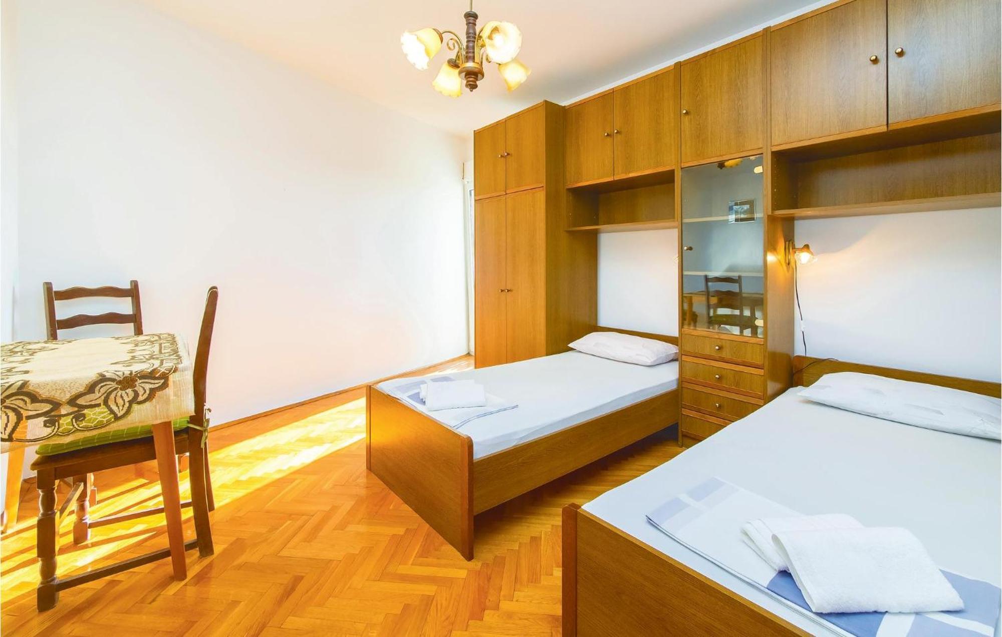 Lovely Apartment In Podstrana With Kitchen Exterior foto